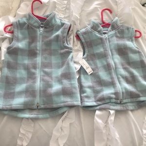 2 fleece vests